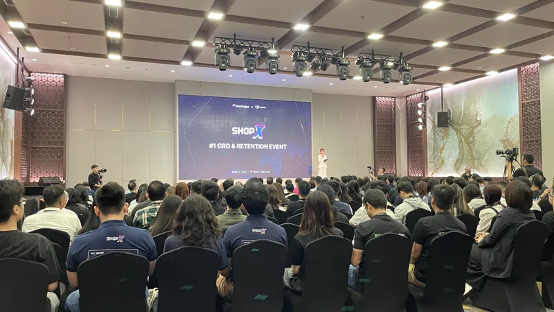 ShopX full-room audience